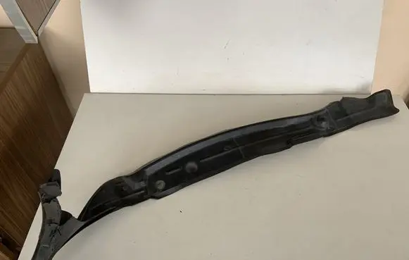 Audi Q7 4L Fender end trim 4L0821111