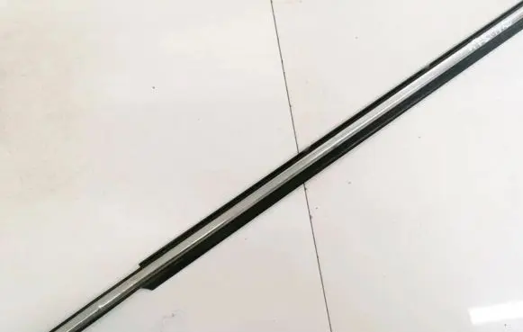 Toyota Avensis T250 Front door glass trim molding 