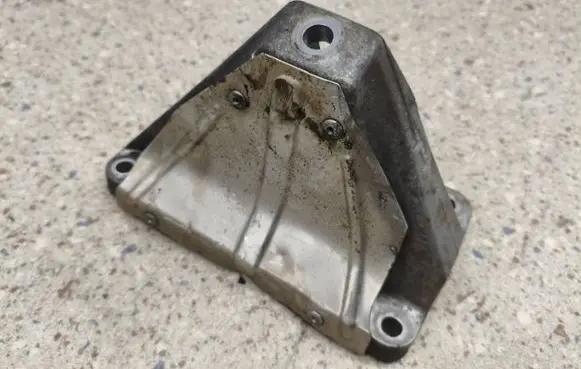 BMW 5 GT F07 Engine mounting bracket 8267778