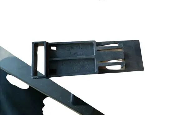 BMW 5 E60 E61 Radiator mount bracket 778832403
