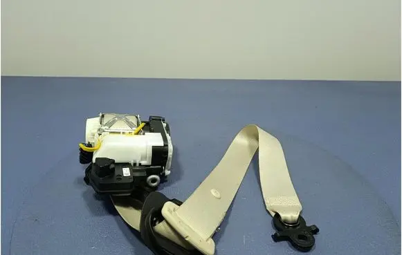 Audi A4 S4 B7 8E 8H Front seatbelt 7402424