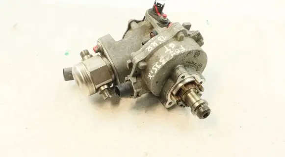 BMW 5 GT F07 Fuel injection high pressure pump 7610761 0261520131 13517610761