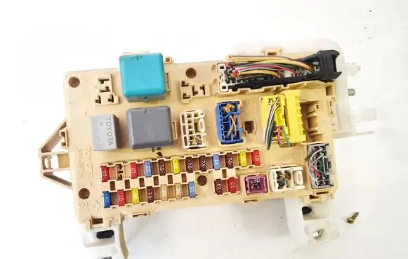 Toyota Corolla Verso AR10 Fuse box set 892210f010 89221-0f010