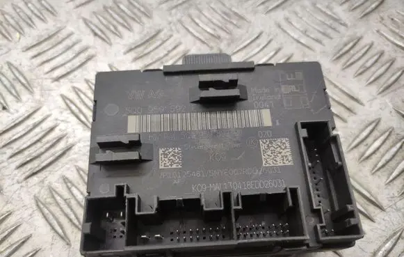 Volkswagen Golf VII Door control unit/module 5Q0959592E