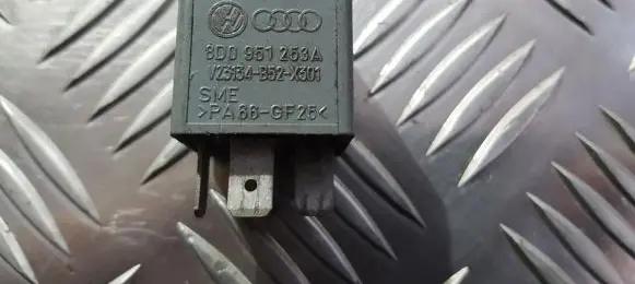 Volkswagen PASSAT B5.5 Other relay 8d0951253a v23134-b52-x301