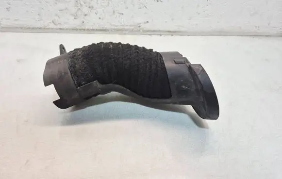 Dodge Nitro Air intake hose/pipe 68024411AA