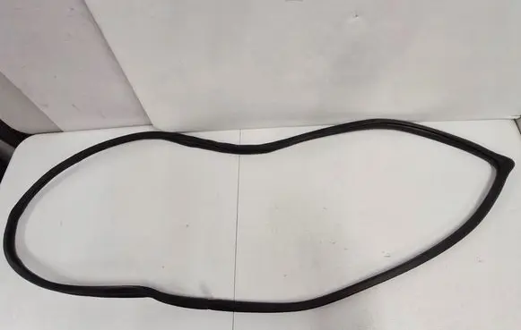 KIA Carens III Rubber seal front door (on door) 