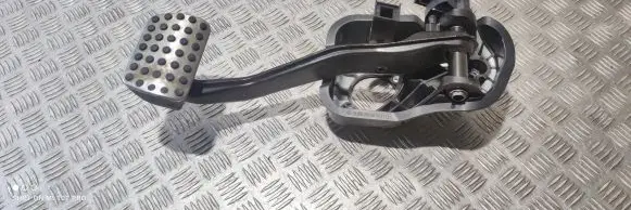 Mercedes-Benz GLC C253 Brake pedal A2052920415