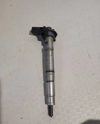 Volkswagen Tiguan Fuel injector 03L130277 0445116030