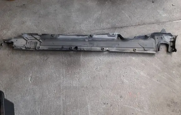 Volkswagen Touareg II Center/middle under tray cover 7P6825182