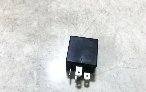 Volkswagen Golf III Other relay 191955529