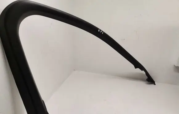 Mercedes-Benz C W205 Front door glass trim molding A205720171