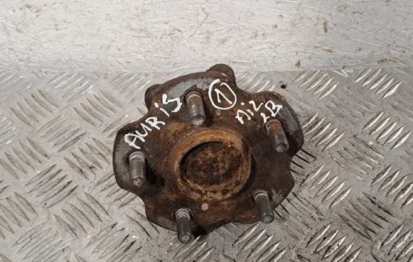 Toyota Auris 150 Rear wheel hub 4245012110