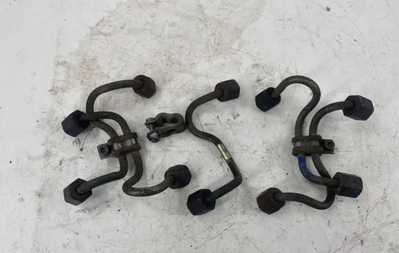 BMW 5 E60 E61 Fuel injector supply line/pipe 