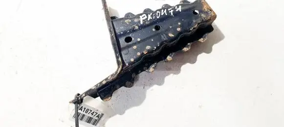 Front bumper mounting bracket