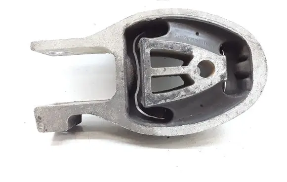 Volvo V70 Engine mount bracket