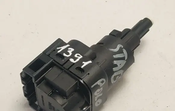 Volkswagen Polo IV 9N3 Brake pedal sensor switch 6Q0945511