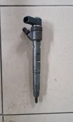Audi A8 S8 D3 4E Fuel injector 057130277