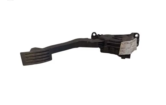 Accelerator throttle pedal