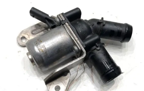 Volvo XC60 Oil filter mounting bracket 32222659