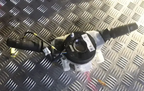 Nissan X-Trail T30 Wiper turn signal indicator stalk/switch 255408H701