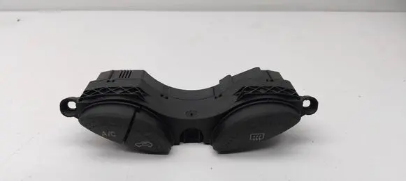Ford Focus Windscreen/window heater switch D3L0A
