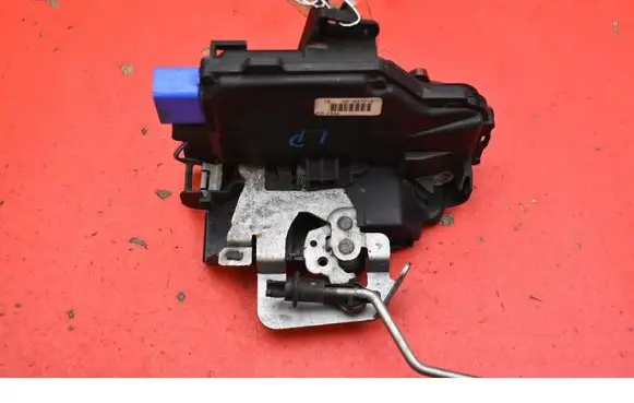 Audi A3 S3 8P Front door lock 4E1837015