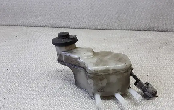 Brake fluid reservoir