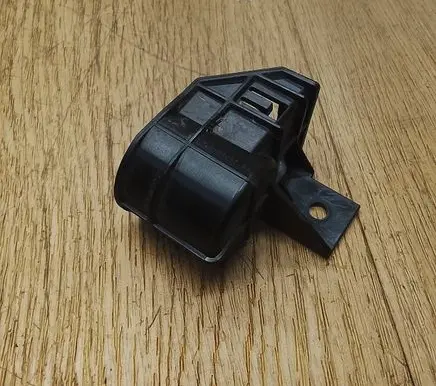 Radiator mount bracket