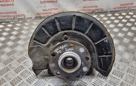 Volkswagen Touran I Front wheel hub spindle knuckle