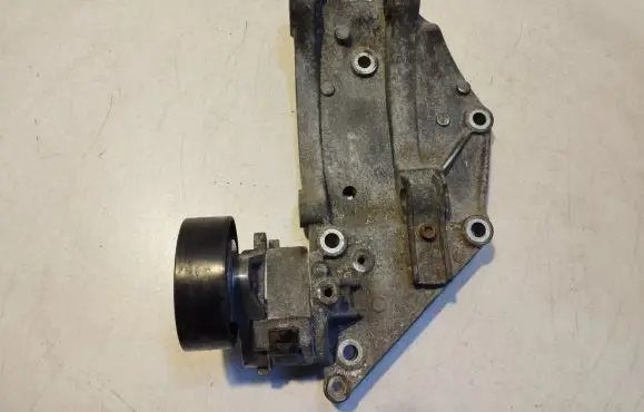 Ford Focus Generator/alternator bracket 9682367380