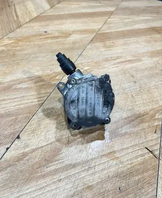 Mercedes-Benz E W211 Vacuum pump A6462300265