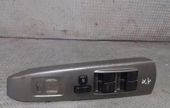 Toyota Prius (XW20) Electric window control switch 8482047050