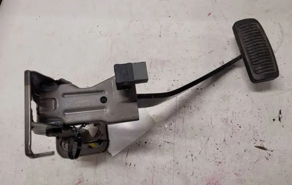 KIA Sorento Brake pedal