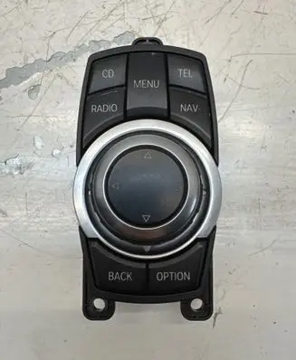 Head unit multimedia control