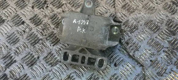Volkswagen Golf IV Engine mount bracket