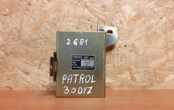 Nissan Patrol Y61 Engine control unit/module 2681 23710VC360