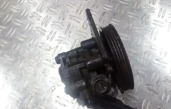 Mazda 323 F Power steering pump