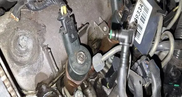 Nissan Primera Fuel injector 0445110110B 8200100272