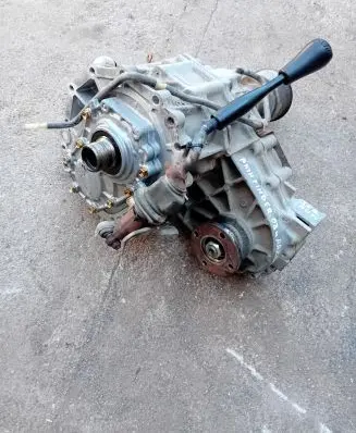 Nissan Pathfinder R50 Gearbox transfer box case 