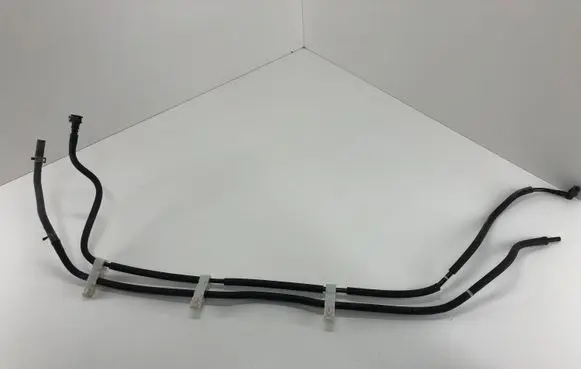 Toyota RAV 4 (XA40) Fuel line pipe