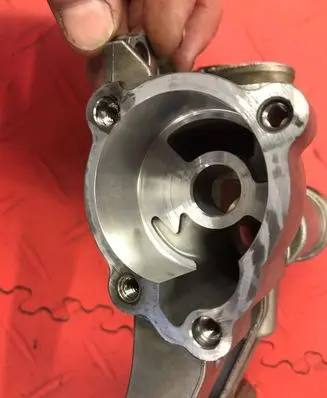 BMW 5 E60 E61 Oil pump 7792945
