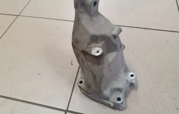 Mercedes-Benz C W204 Engine mounting bracket A6512233504