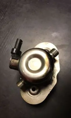 BMW M3 F80 Fuel injection high pressure pump 7642466