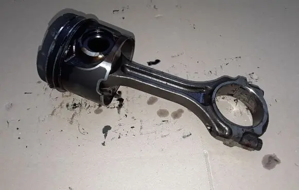 Mitsubishi ASX Piston with connecting rod NOCODE