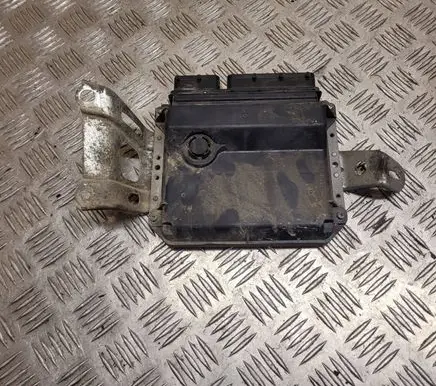 Toyota Yaris Engine control unit/module 8966152F11 2013661J 2120003661