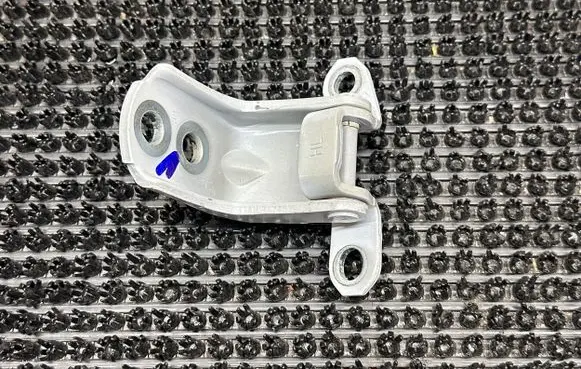 Renault Koleos II Front door upper hinge 