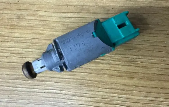 Opel Vivaro Brake pedal sensor switch 8200168240B 4317U