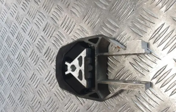 Ford Kuga II Engine mount bracket