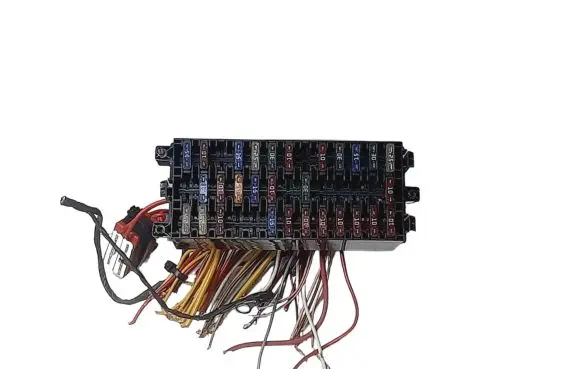 Renault Trafic II (X83) Fuse module